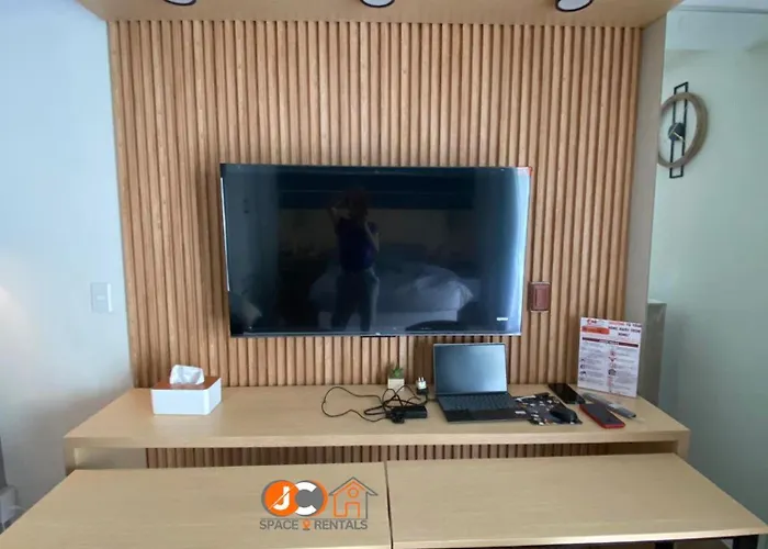 アパート Amani Grand Residences By Jc Spacerentals Balcony Pool View, Ground Floor, 5mins From Airport, Free Wifi, Netflix マクタン