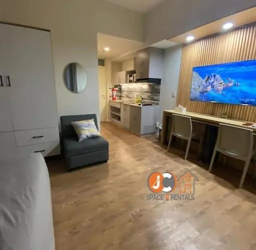 Amani Grand Residences By Jc Spacerentals Balcony Pool View, Ground Floor, 5mins From Airport, Free Wifi, Netflix アパート
